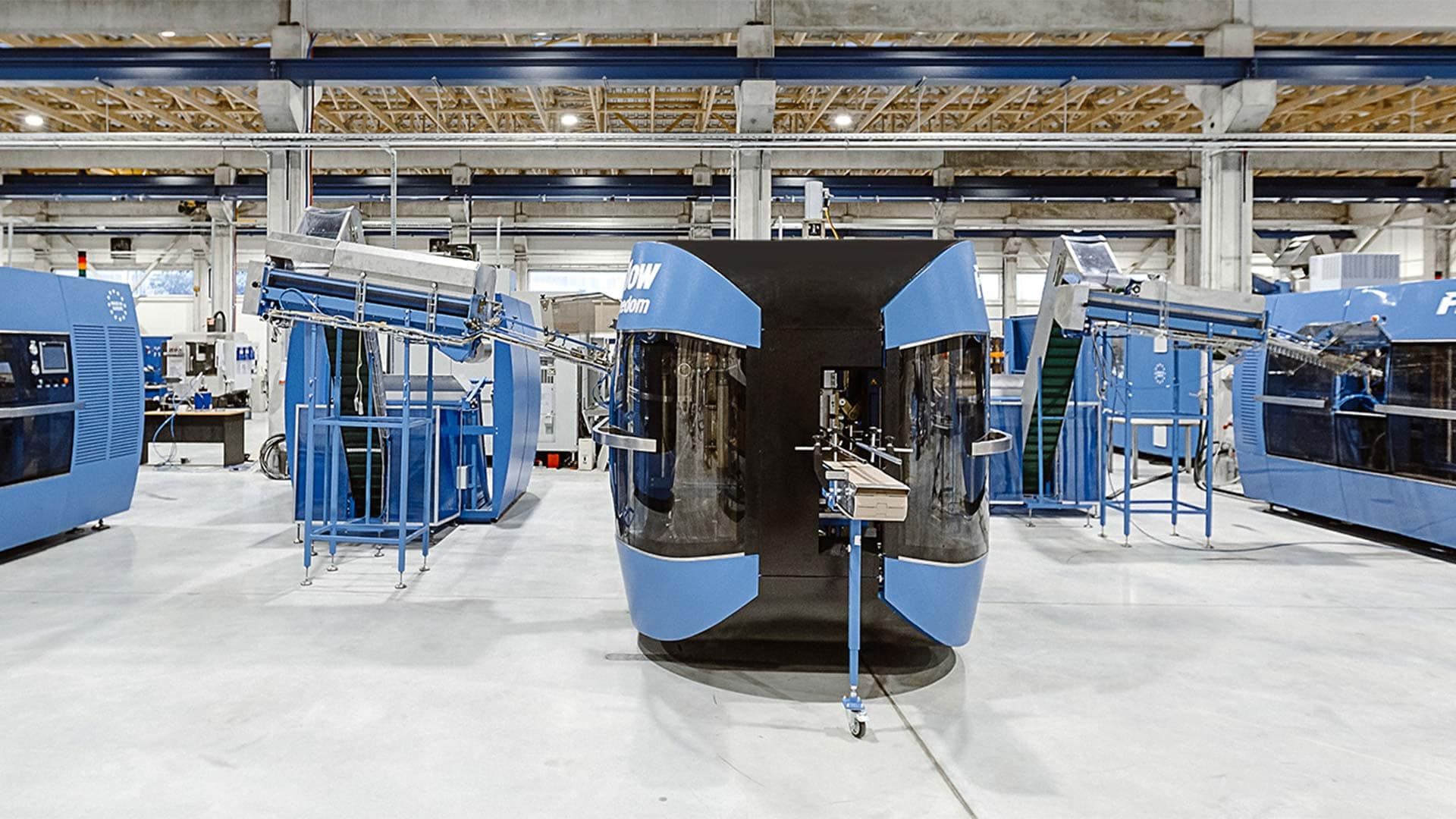 A FlexBlow PET stretch blow molding machine